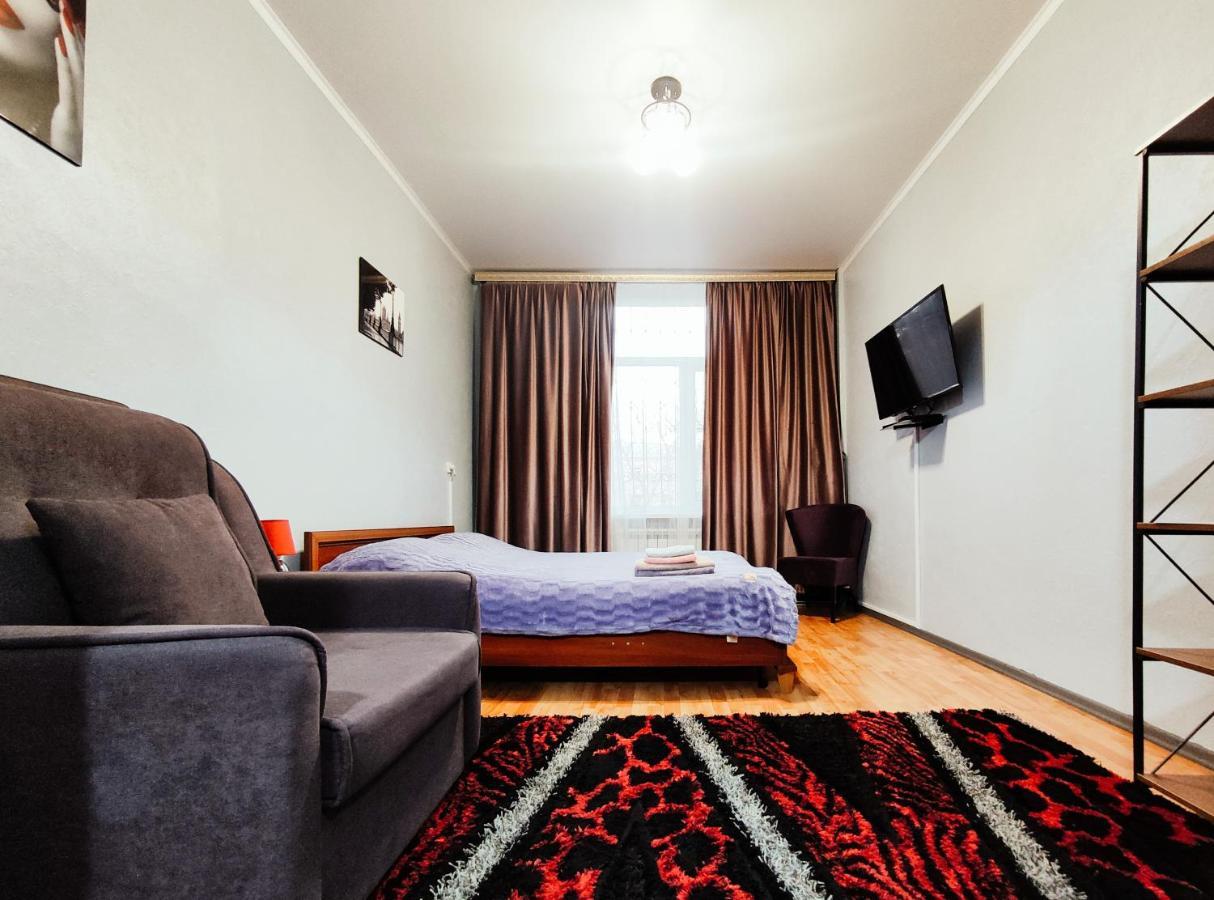Nadezhda Apartments On Abylay Khan Ave 121 Almaty Exteriér fotografie