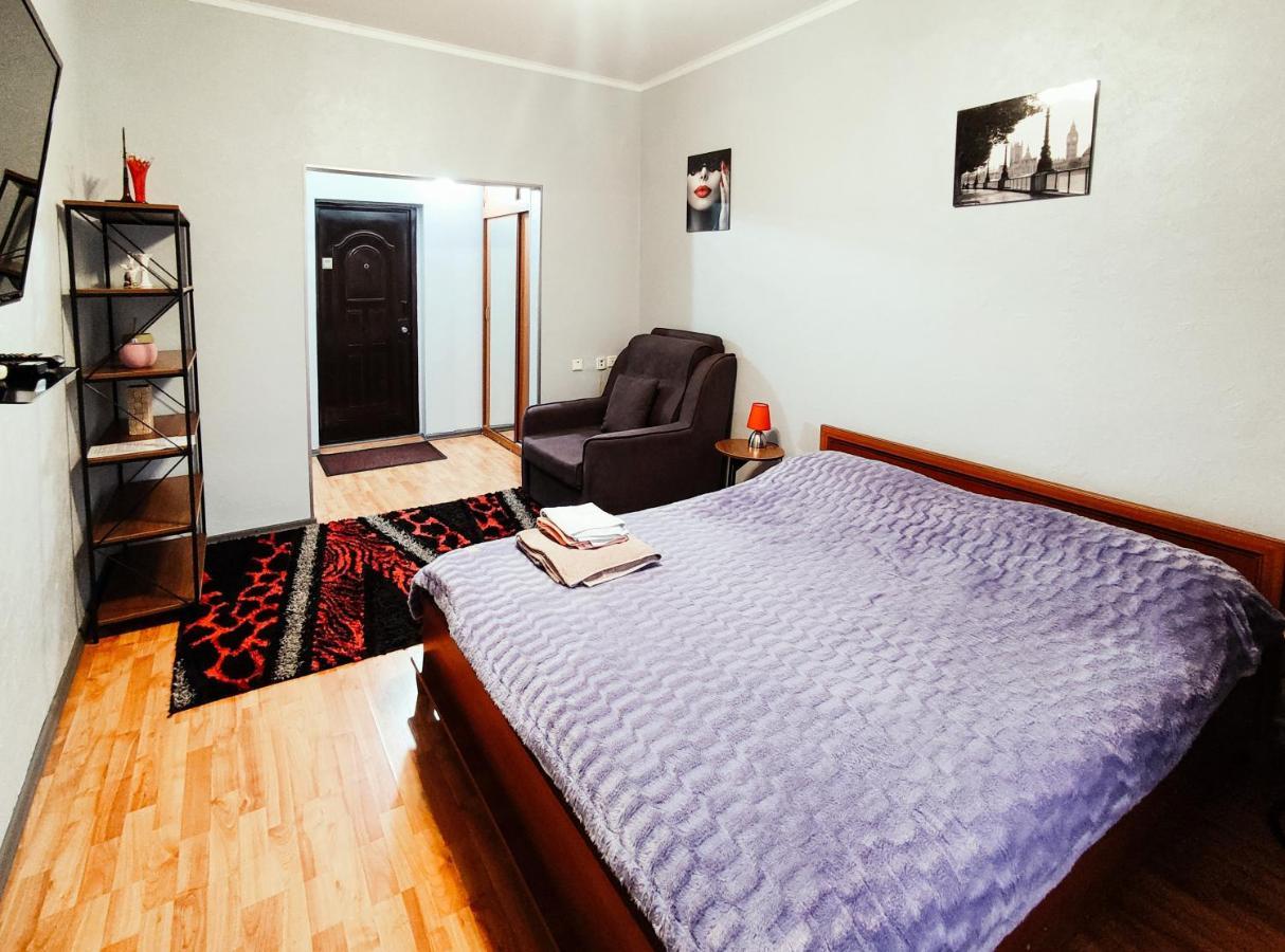 Nadezhda Apartments On Abylay Khan Ave 121 Almaty Exteriér fotografie