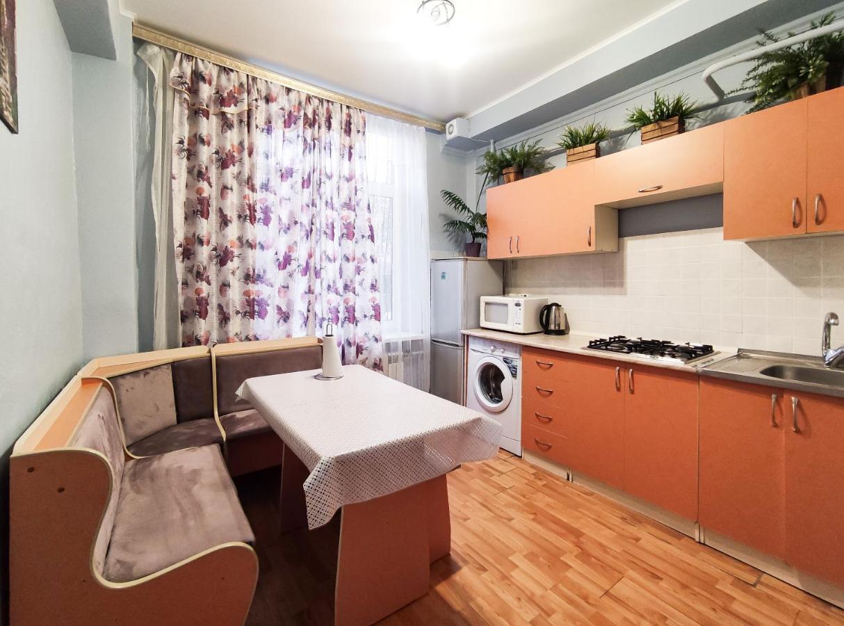 Nadezhda Apartments On Abylay Khan Ave 121 Almaty Exteriér fotografie
