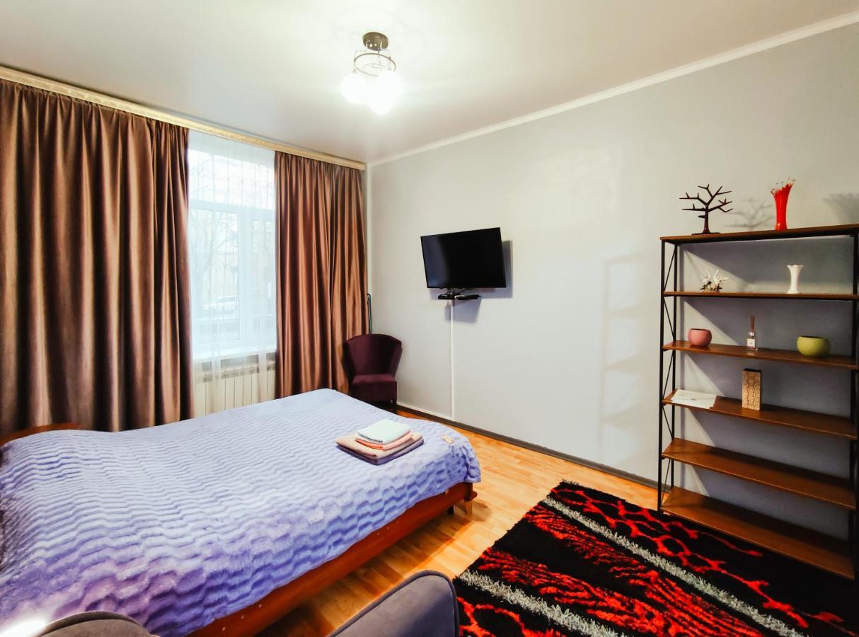 Nadezhda Apartments On Abylay Khan Ave 121 Almaty Exteriér fotografie