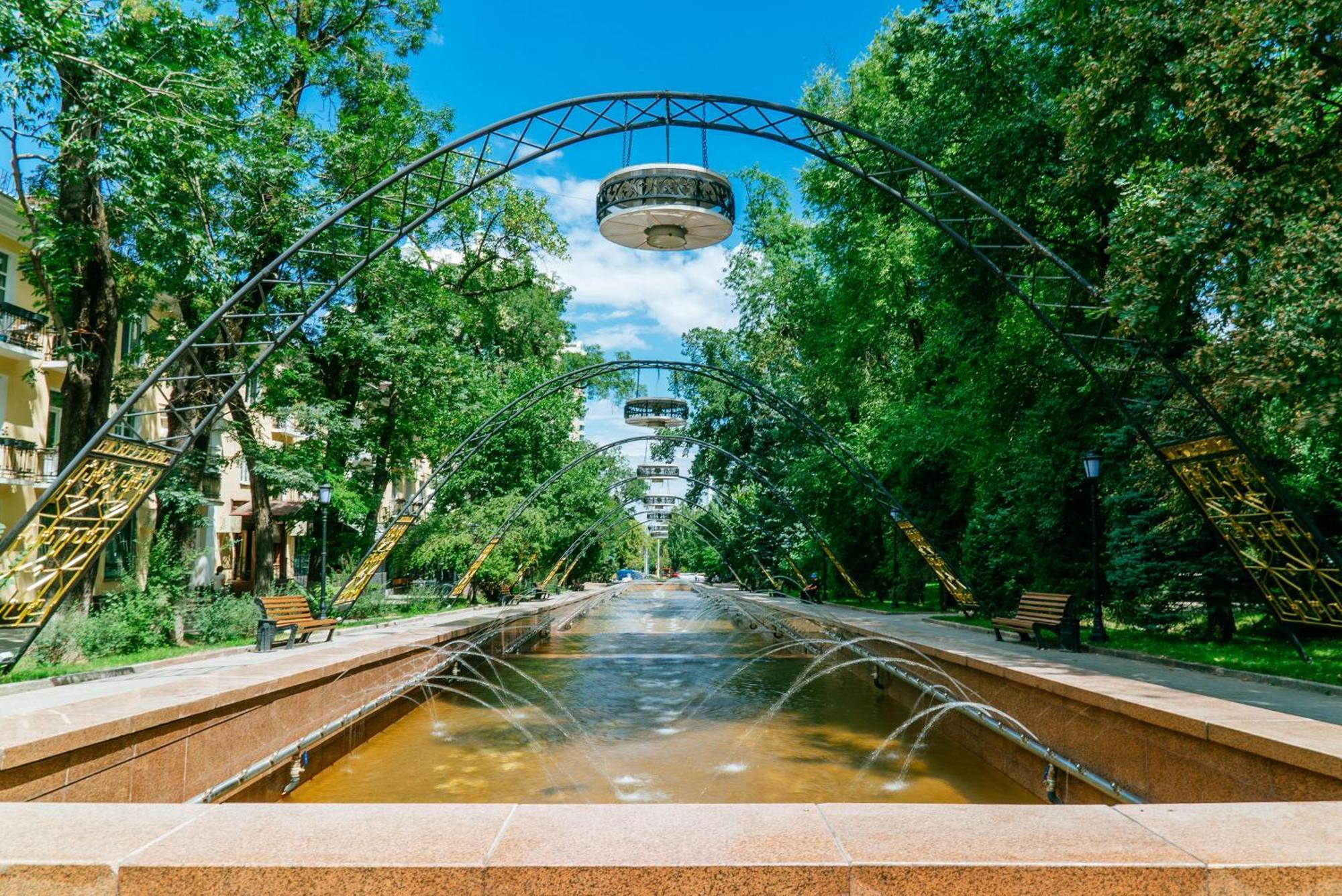 Nadezhda Apartments On Abylay Khan Ave 121 Almaty Exteriér fotografie
